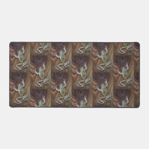 Tree Frog Illusion Desk Mat