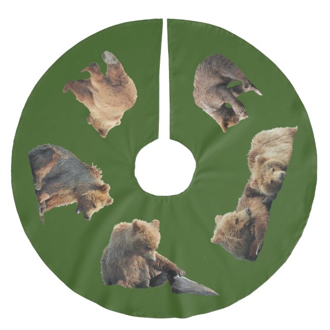 Tree Skirt of grizzly bear cubs (Front)