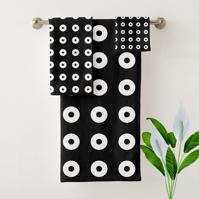 Trendy Black & White Abstract Circles Bath Towel Set (Creator Uploaded)
