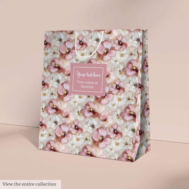 Trendy pastel pink and gold floral party gift bag (Trendy pastel pink and gold floral party gift bag)