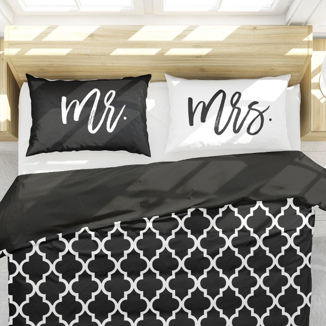 Trendy Typography Mr and Mrs Pillowcase (Creator Uploaded)