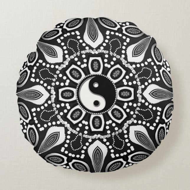 Tribal Black White Yin Yang Geometric Round Pillow (Front)