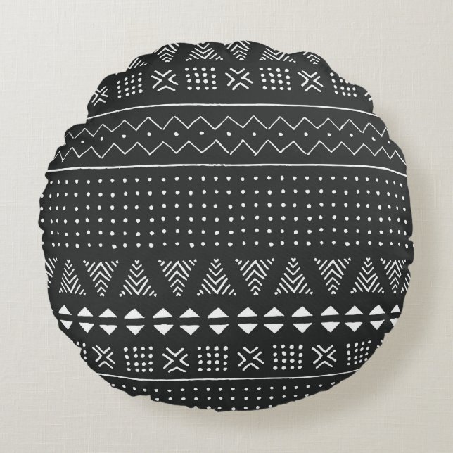 Tribal ethnic: black white pattern. round cushion (Front)