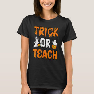 Trick Or Teach Cute Halloween Teacher 2022 Men Wom T-Shirt