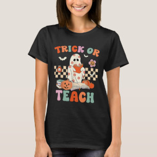 Trick Or Teach Groovy Teacher Halloween Retro Flor T-Shirt