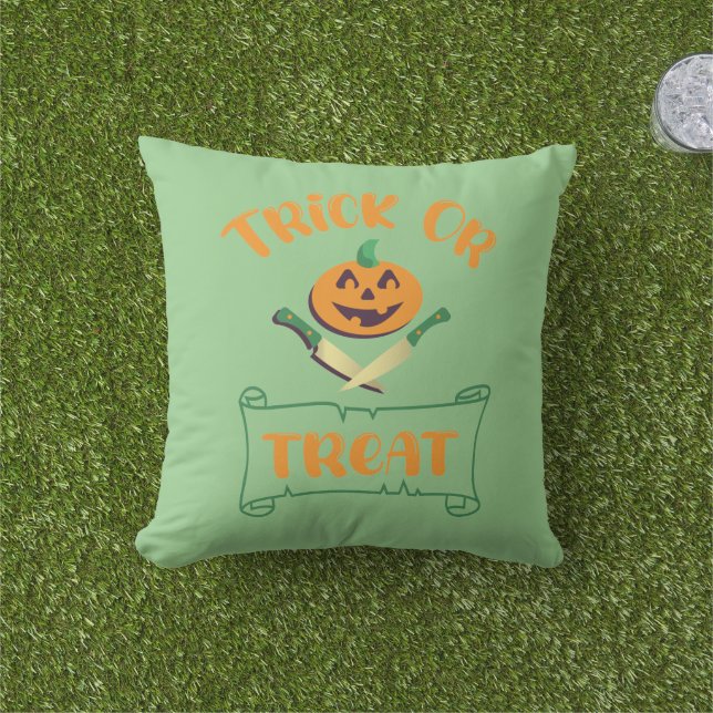 Trick or treat crossbones Halloween pumpkin face Cushion (Grass)