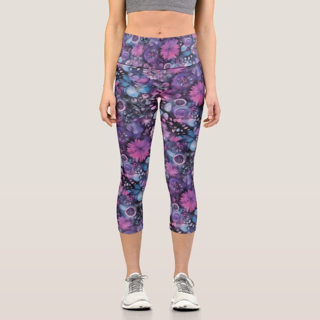Trippy Purple Floral Psychedelic Pattern Capri Leggings (Front)