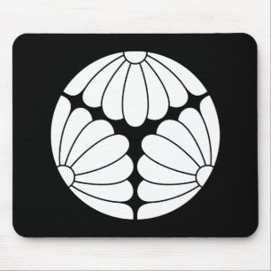 Trisected chrysanthemums mouse mat