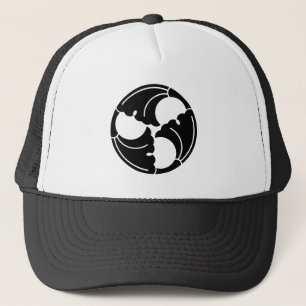 Trisected ginkgo leaves trucker hat