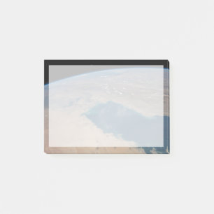 Tropical Blue Waters Of The Persian Gulf. Post-it Notes
