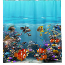TROPICAL FISH IN THE OCEAN. FISH TANK. AQUARIUM.