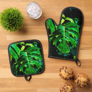 Tropical Monstera Glow – Jungle Leaf Photography Oven Mitt & Pot Holder Set