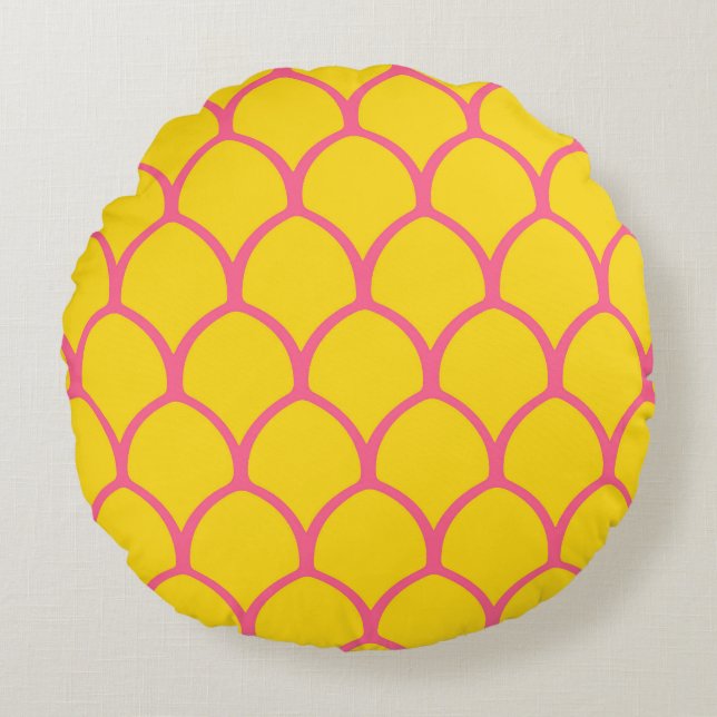 Tropical Pineapple Pattern in Pink and Yellow Round Cushion (Front)