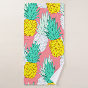 Tropical seamless pattern with exotic pineapples. bath towel
