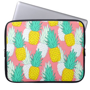 Tropical seamless pattern with exotic pineapples.  laptop sleeve