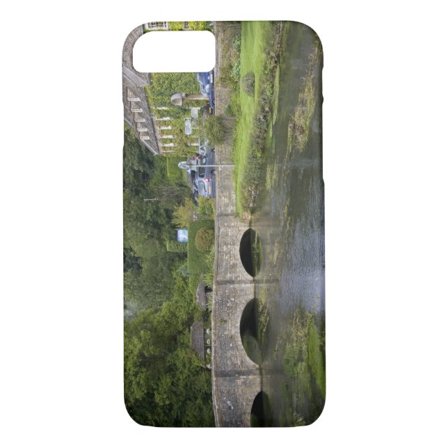 Trout stream in the village of Bibury, Case-Mate iPhone Case (Back)