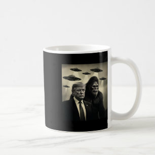 Trump Bigfoot Ufo Alien Encounter Conspiracy Funny Coffee Mug