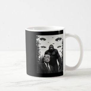 Trump Bigfoot Ufo Alien Encounter Extraterrestrial Coffee Mug