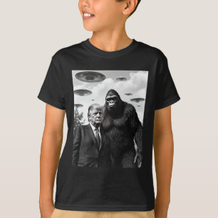 Trump Bigfoot Ufo Alien Encounter Extraterrestrial T-Shirt