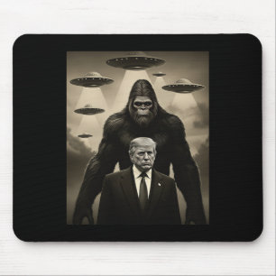 Trump Bigfoot Ufo Alien Encounter Invasion Uap Fun Mouse Mat