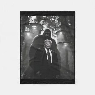 Trump Bigfoot Ufo Alien Encounter Uap Invasion Con Fleece Blanket