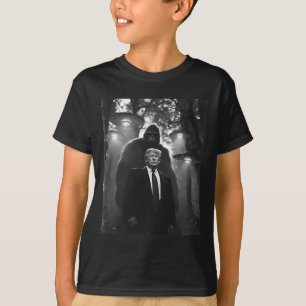 Trump Bigfoot Ufo Alien Encounter Uap Invasion Con T-Shirt