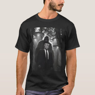Trump Bigfoot Ufo Alien Encounter Uap Invasion Con T-Shirt