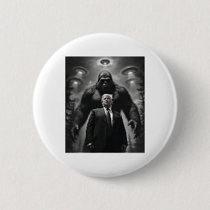 Trump Bigfoot Ufo Alien Extraterrestrial Encounter 6 Cm Round Badge