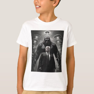 Trump Bigfoot Ufo Alien Extraterrestrial Encounter T-Shirt