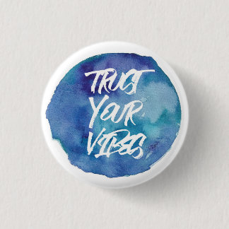 Trust your vibes. 3 cm round badge