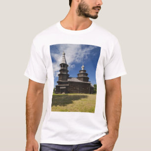 Ttraditional wooden Russian Orthodox church T-Shirt