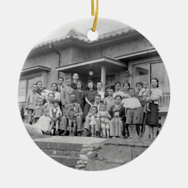 Tu Family Picture Ceramic Tree Decoration (Front)