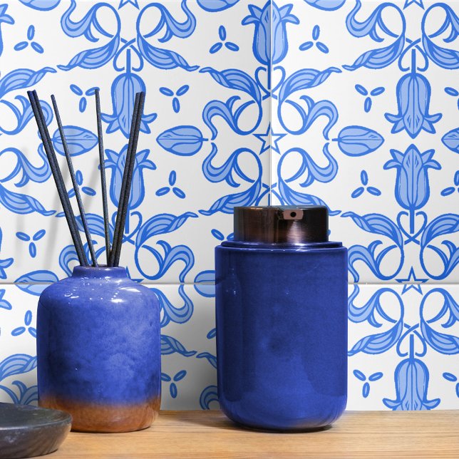 Tulip and star patterned blue white tile (Creator Uploaded)