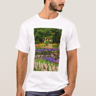 Tulips of table in garden, Keukenhof Gardens, T-Shirt