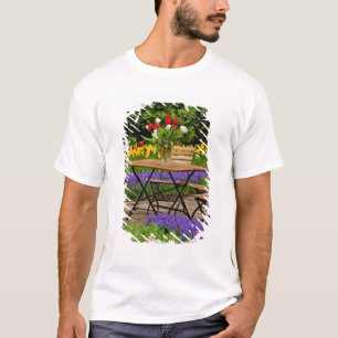 Tulips of table in garden, Keukenhof Gardens, T-Shirt