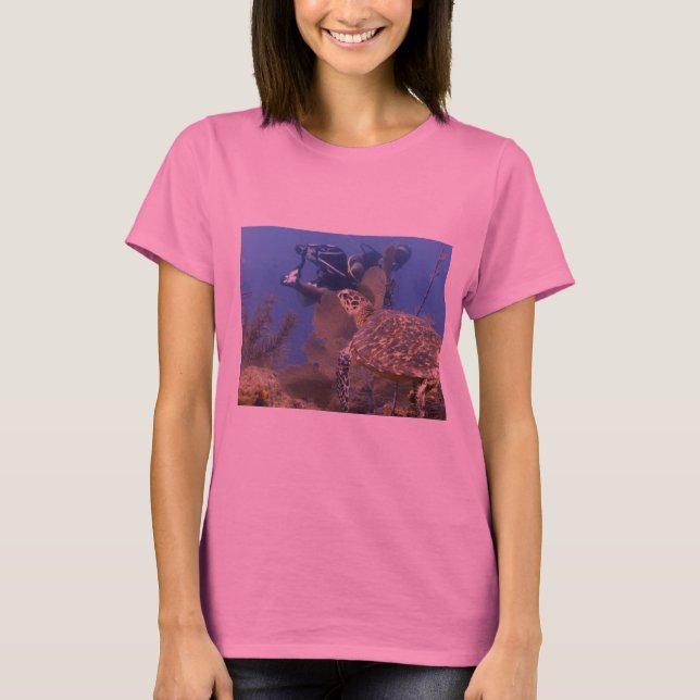Turtle finds diver T-shirt (Front)