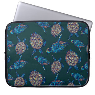 Turtle seamless pattern on dark background. illust laptop sleeve
