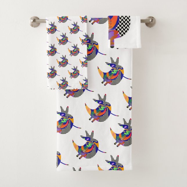 Tweety Bird Geo Repeat White  Bath Towel Set (Insitu)