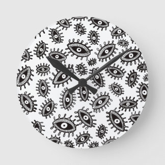 Twirly eyes white round clock