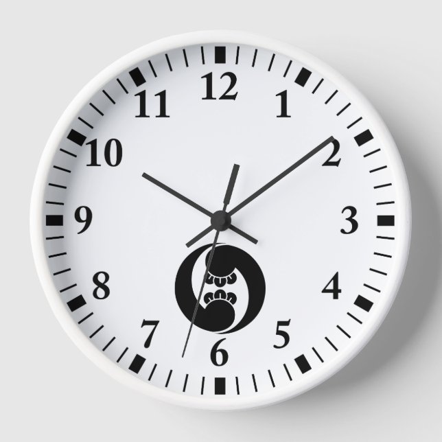 Two  counterclockwise clove swirls wall clock (Front)