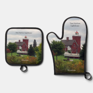 Two Harbours & Boat Oven Mitt & Pot Holder Set