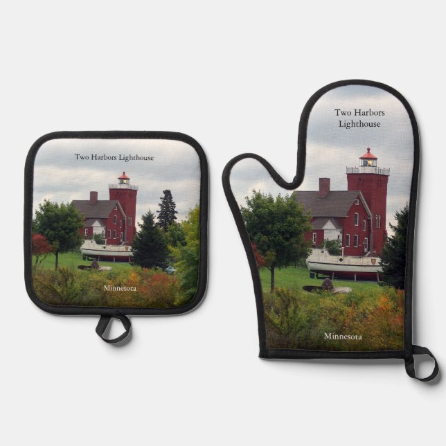 Two Harbours & Boat  Oven Mitt & Pot Holder Set (Front)