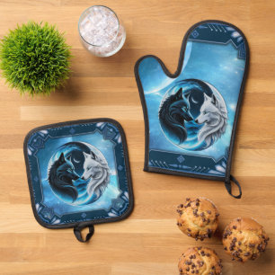 Two majestic wolf heads oven mitt & pot holder set