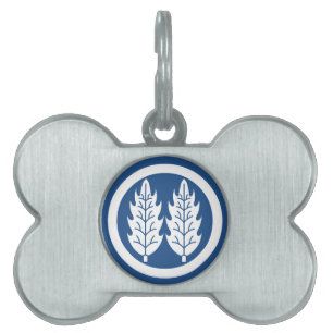 Two parallel holly leaves in circle pet tag