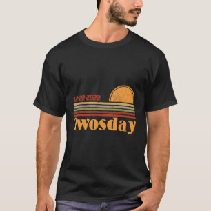 Twosday 02-22-2022 Retro Tuesday 2022-02-22 Vintag T-Shirt