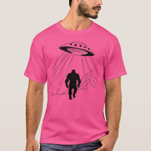 Ufo Bigfoot Gorilla Alien Design T-Shirt