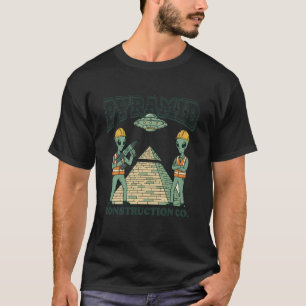 UFO Hunting Alien Ancient Egyptian Pyramid Constru T-Shirt