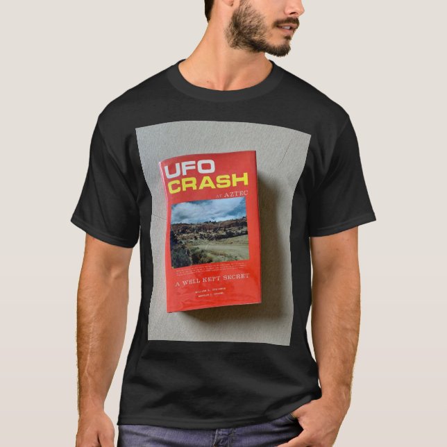 UFO SHIRT  Basic Dark T-Shirt (Front)