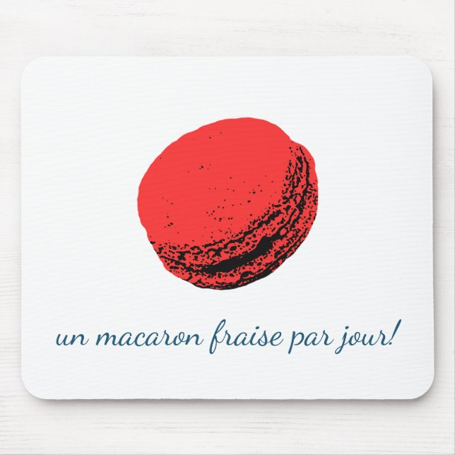un macaron fraise par jour! mouse mat (Front)