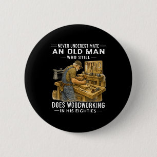 Underestimate an old man who does woodworking Unde 6 Cm Round Badge